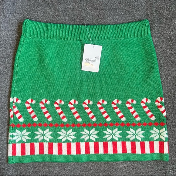 Forever 21 Dresses & Skirts - Forever 21 Christmas Mini Skirt